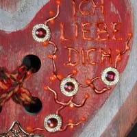 Geschenk zum Valentinstag ICH LIEBE DICH abstrakt gestaltetes Herz aus Holz mit Acrylfarbe im Shabby-Stil bemalt Bild 2