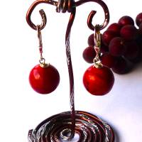 Klassischer Ohrschmuck mit roten Schaumkorallen, Handgearbeitet mit silbernen Ohrhaken. Ideal als Geschenk Bild 2