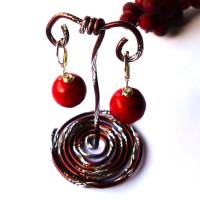 Klassischer Ohrschmuck mit roten Schaumkorallen, Handgearbeitet mit silbernen Ohrhaken. Ideal als Geschenk Bild 5