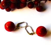 Klassischer Ohrschmuck mit roten Schaumkorallen, Handgearbeitet mit silbernen Ohrhaken. Ideal als Geschenk Bild 6