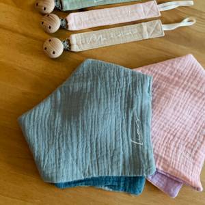 Personalisiertere Halstücher | Lätzchen mit Namen | Geschenk zur Geburt Bild 2