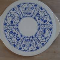 Keramik-Tortenplatte mit friesischem Dekor und Handhaben. Bild 1