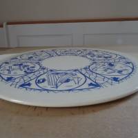 Keramik-Tortenplatte mit friesischem Dekor und Handhaben. Bild 9