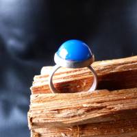 Ausdruckstarker Damen Ring mit leuchtendem Blau Achat. Goldschmiedearbeit aus resyceltem Sterlingsilber Bild 5
