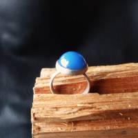 Ausdruckstarker Damen Ring mit leuchtendem Blau Achat. Goldschmiedearbeit aus resyceltem Sterlingsilber Bild 6