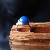 Ausdruckstarker Damen Ring mit leuchtendem Blau Achat. Goldschmiedearbeit aus resyceltem Sterlingsilber Bild 7