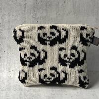 Gestrickte Minitasche Gr.S mit Panda / Reißverschlußtasche / Geldbörse / Geschenk für Kind / Schlüsseltasche Bild 3