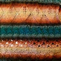 Kuschelweicher Schal mit Farbverlauf und Ajour Muster Bild 4