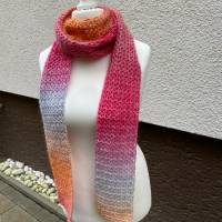 farbenfroher und kuschelig warmer Schal Bild 1