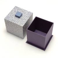 Schachtel quadratisch silber-flieder Buchbindehandwerk von Pappelapier Bild 2