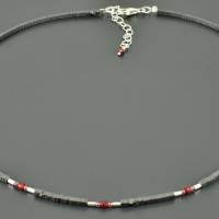 Zarte Halskette mit Hämatit, Karneol, Granat und 925er Silber, eckige Edelsteinkette, minimalistisch dezent grau mit rot Bild 3