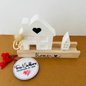 Haus aus Raysin im Holzständer mit Schriftzug Home, Deko, Dekoideen, Lichthaus, Holzklötzchen, Vase, Trockenblumen Bild 5