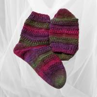 Handgestrickte Socken mit einem wundervollen Verlaufsgarn, in rot,grün und violett gestrickt,Größe 40-42 Bild 4