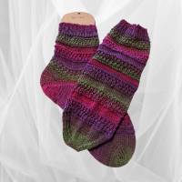 Handgestrickte Socken mit einem wundervollen Verlaufsgarn, in rot,grün und violett gestrickt,Größe 40-42 Bild 6