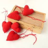 Herz, rot, Baumwolle, gehäkelt, Herzanhänger, Geschenkanhänger, gefüllt Bild 1