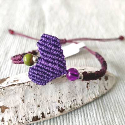 zierliches Makramee Armband Motiv Herz mit kleinen Perlen