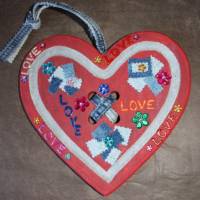Geschenk zum Valentinstag LOVE abstrakt gestaltetes Herz aus Holz mit Acrylfarbe im Shabby-Stil bemalt Bild 2