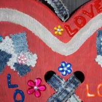 Geschenk zum Valentinstag LOVE abstrakt gestaltetes Herz aus Holz mit Acrylfarbe im Shabby-Stil bemalt Bild 5