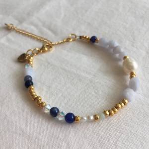 Edelstein Armband mit hellblauem Chalcedon, blauen Sodalith und Süßwasserperlen goldenen Miyuki Perlen als Geschenk Freu Bild 1