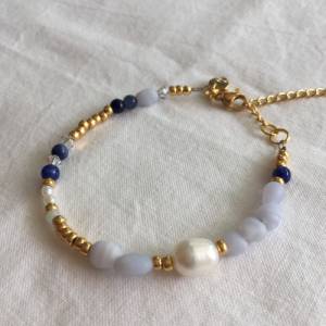Edelstein Armband mit hellblauem Chalcedon, blauen Sodalith und Süßwasserperlen goldenen Miyuki Perlen als Geschenk Freu Bild 4