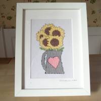 Handarbeit: Kreuzstich-Bild - Sonnenblumen in Vase mit Herz. 26 x 19 cm Bild 1