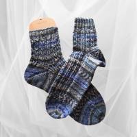 handgestrickte Männer-Socken aus hochwertiger Wolle,blau - bunt, Größe 41 - 43 Bild 1