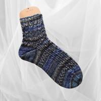 handgestrickte Männer-Socken aus hochwertiger Wolle,blau - bunt, Größe 41 - 43 Bild 3
