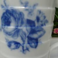 Wunderschöne Kanne/Karaffe aus Porzellan mit blauem Rosenbouquet. Rosenthal  "Madeleine". Füllmenge: 800ml Bild 2