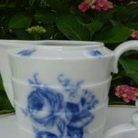 Wunderschöne Kanne/Karaffe aus Porzellan mit blauem Rosenbouquet. Rosenthal  "Madeleine". Füllmenge: 800ml Bild 3