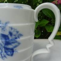 Wunderschöne Kanne/Karaffe aus Porzellan mit blauem Rosenbouquet. Rosenthal  "Madeleine". Füllmenge: 800ml Bild 5