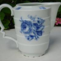 Wunderschöne Kanne/Karaffe aus Porzellan mit blauem Rosenbouquet. Rosenthal  "Madeleine". Füllmenge: 800ml Bild 8