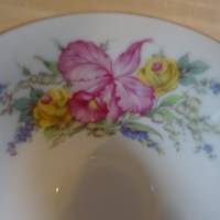 Edles Kaffeegedeck mit Orchideenblüten dekoriert. Rosenthal Bild 4