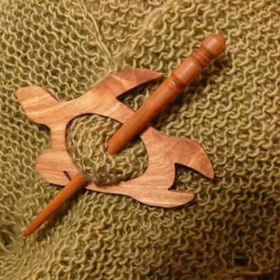 schöne Tuchnadel Schalnadel Schildkröte, die Nadel ist von Hand gedrechselt, Kirschbaum