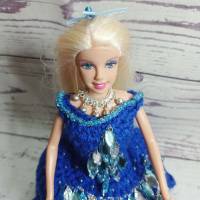 Klorollenhut mit Puppe, blaues Kleid, Modeschmuck, Dekoration Bild 7