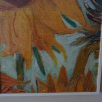 Großer Kunstdruck hinter Glas, professionell eingerahmt.  Bild: Ausschnitt von van Goghs Sonnenblumen Bild 4
