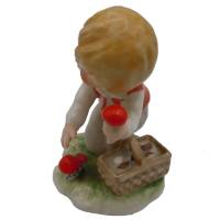 Hummel / Goebel Figur - Junge beim Pilze Sammeln - Lore Blumenkinder Bild 2