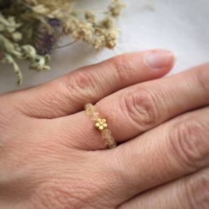 Elastischer Ring aus Edelstein mit Blume, Blumenring mit Gold, filigraner Ring aus Zitrin als Geschenk für beste Freundi Bild 2