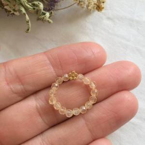 Elastischer Ring aus Edelstein mit Blume, Blumenring mit Gold, filigraner Ring aus Zitrin als Geschenk für beste Freundi Bild 4