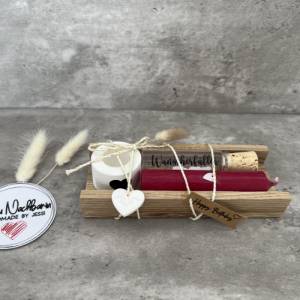 Wunscherfüller „Happy Birthday“ inkl. Kerzenhalter, Kerze nach Wahl in Holzverpackung, mit Herzanhänger und Schildchen, Bild 3