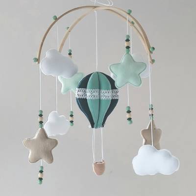 Baby Mobile mit Heißluftballon, Sternchen und Wolken - Geschenk zur Geburt / Taufe - andere Farben möglich