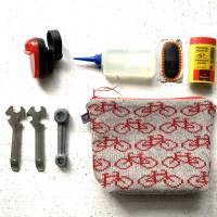 Gestrickte Zippertasche Gr.M mit roten Fahrrädern / Reißverschlußtasche / Schminktasche / Taschenorganizer Bild 10