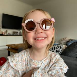 Personalisierte Sonnenbrille | Sonnenbrille mit Namen | Einzigartige Geschenkidee für Kinder | Geschenk 1. Geburtstag Bild 1