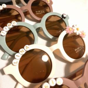 Personalisierte Sonnenbrille | Sonnenbrille mit Namen | Einzigartige Geschenkidee für Kinder | Geschenk 1. Geburtstag Bild 3