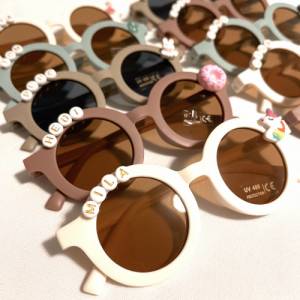 Personalisierte Sonnenbrille | Sonnenbrille mit Namen | Einzigartige Geschenkidee für Kinder | Geschenk 1. Geburtstag Bild 5