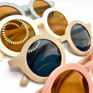 Personalisierte Sonnenbrille | Sonnenbrille mit Namen | Einzigartige Geschenkidee für Kinder | Geschenk 1. Geburtstag Bild 9