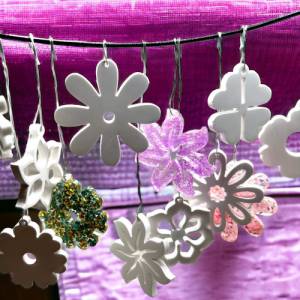 9er Set filigrane Blumen und Blütenanhänger Silikon Gießform, Geschenkanhänger, Raysin Gips Epoxidharz Silikonform DIY Bild 2