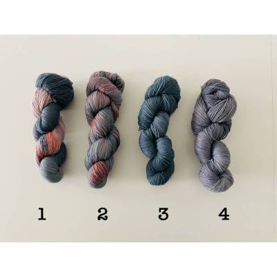 Handgefärbte Sockenwolle, Tuchwolle, 4-fädig