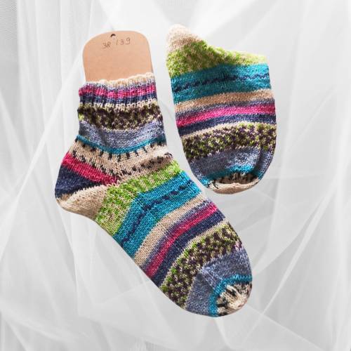gestrickte Socken aus hochwertiger Farbverlaufs-Wolle, bunt,farbenfroh,Größe 38-40