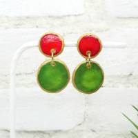 Rote und grüne Ohrringe, glänzende Ohrringe, Ohrstecker aus Polymer Clay Bild 1