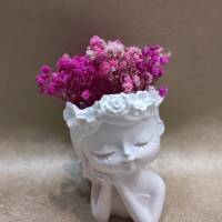 Blumenmädchen aus Keraflott gegossen weiß für Trockenblumen oder Teelichter geeignet Bild 2